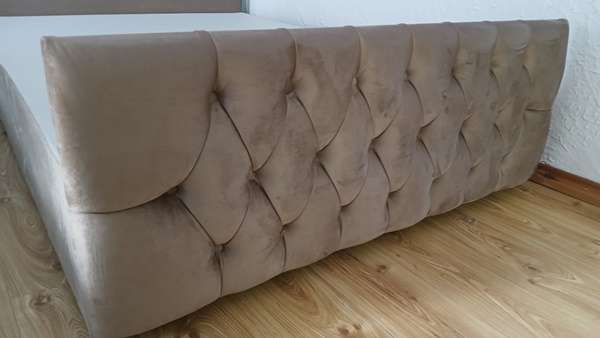 Chesterfield 54" Floorstanding headboard & base with matching footboard (mattress not included) - Image 3